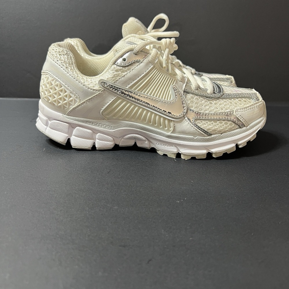 Nike Zoom Vomero 5 Chrome Women's Casual Lifestyle Shoes HF7723-100 Size 6.5